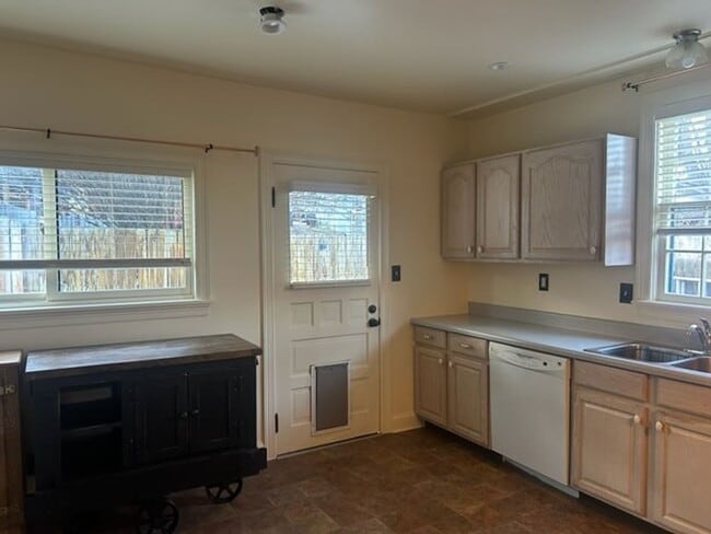 Building Photo - Historic 3-bedroom, 1-bath home in Downtown Glenwood Springs!