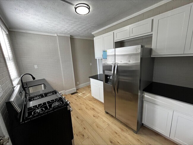 Foto del edificio - 2745 Steele Ave