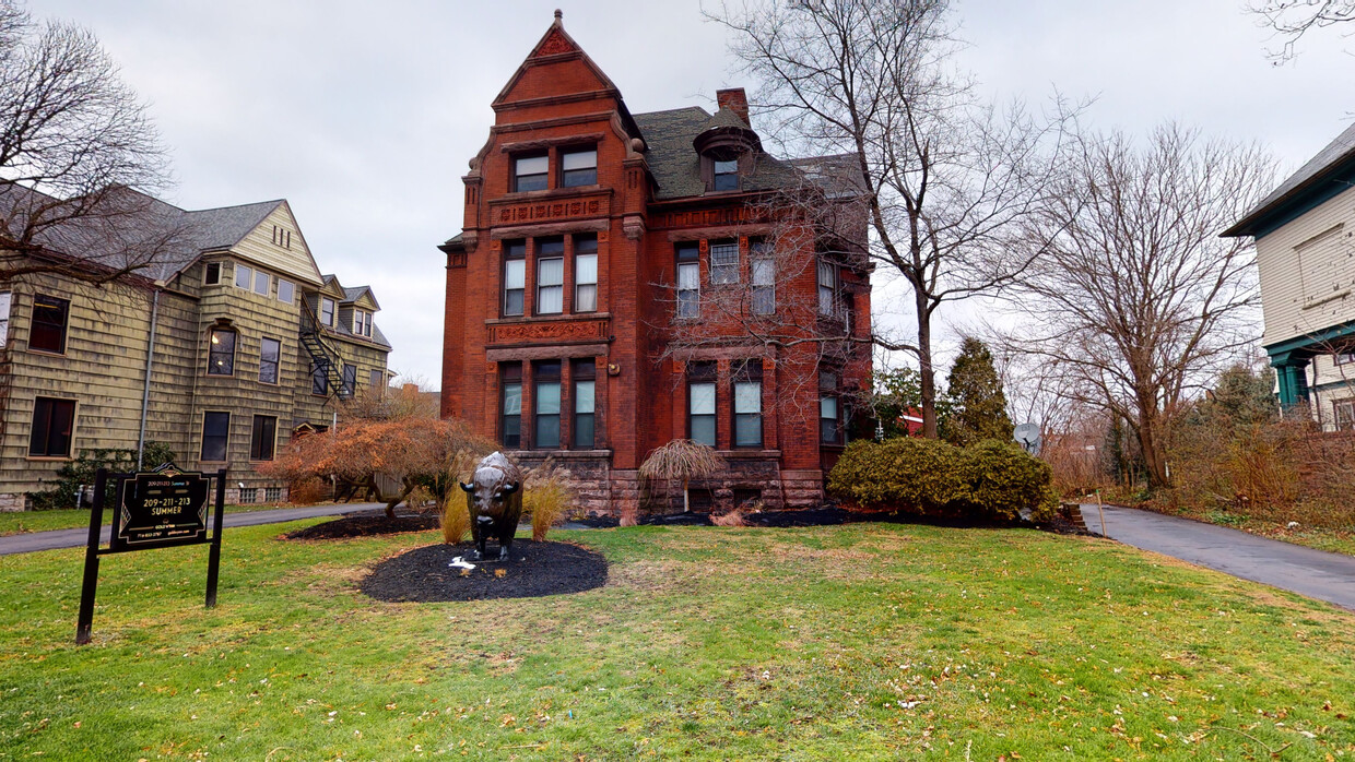 Primary Photo - Elmwood Village Apartments