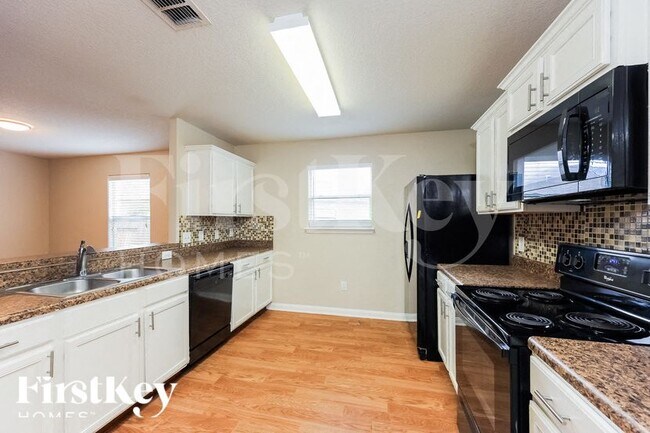 Foto del edificio - 5831 Forest Canyon