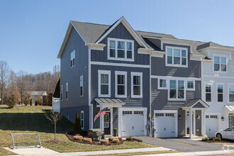 Building Photo - 3381 Monterey Dr