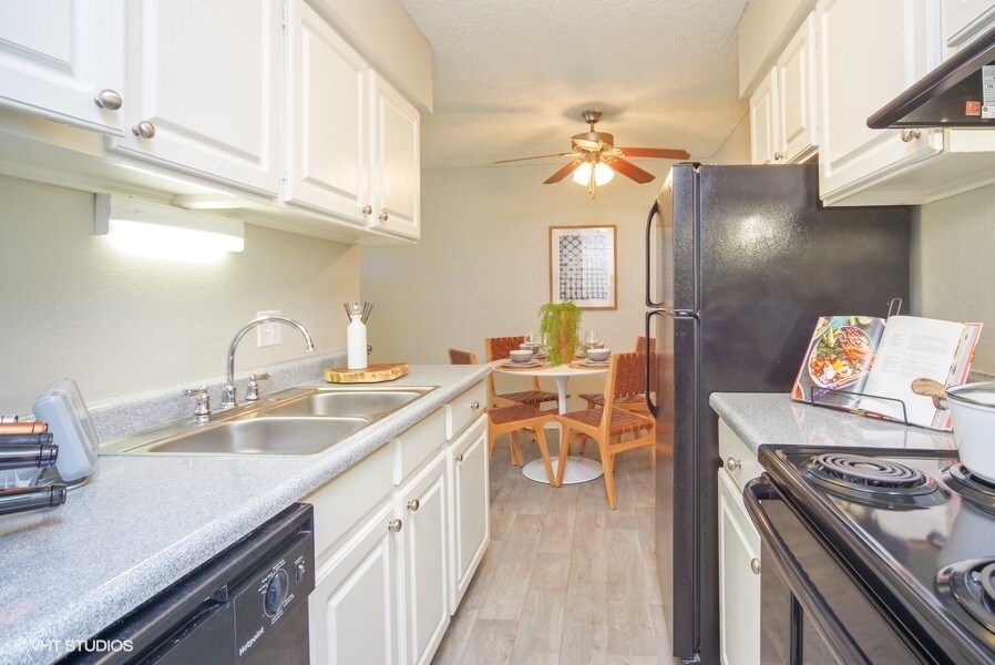 Boulder Crossroads Apartments Apartments in Denver, CO