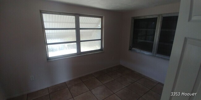 Foto del edificio - 3 Bedroom 2 Bath 1 Car over sized garage