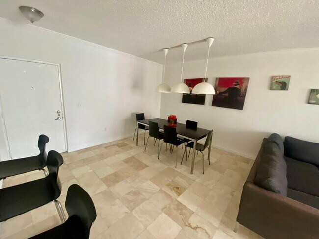 Foto del edificio - 17100 N Bay Rd