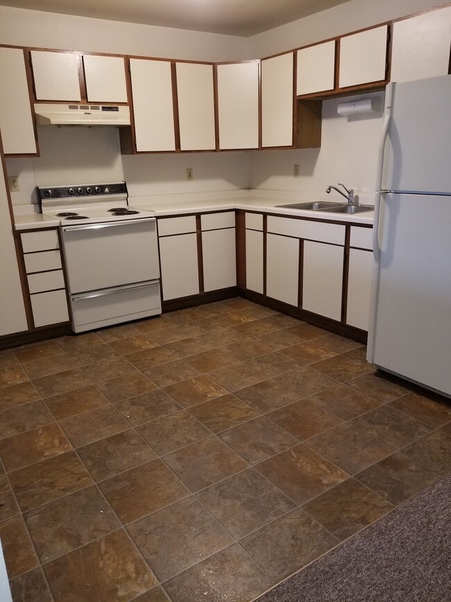 Building Photo - Thousand Oaks