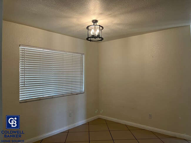 Foto del edificio - Move-In Ready Beauty with Granite Kitchen, Stainless Steel Appliances & Expansive Backyard