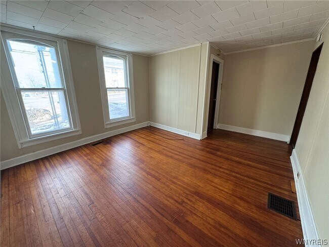 Foto del edificio - 10761 Main St