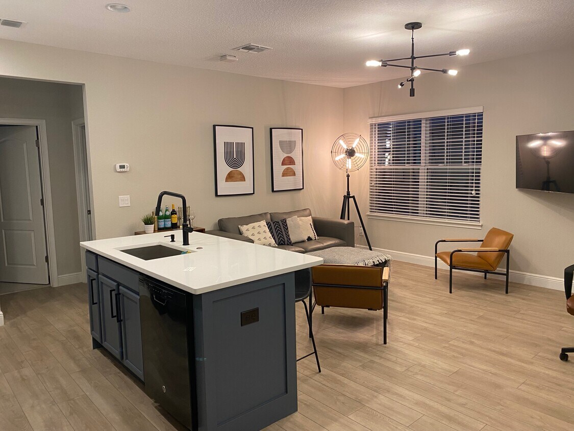 Foto principal - 9520 Tavistock Lakes Blvd