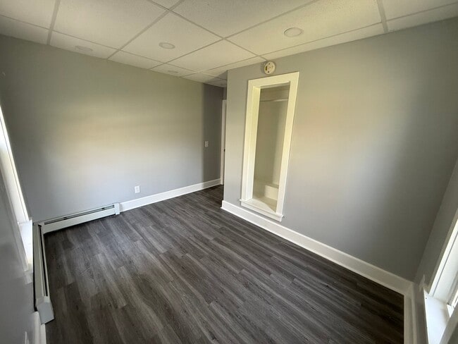 Building Photo - 168 Elm St