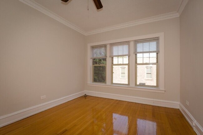 Building Photo - 2243 W Eastwood Ave
