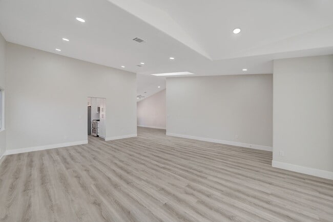 Building Photo - Remodeled Single Story, 4 Bedroom Home in Desert Shores