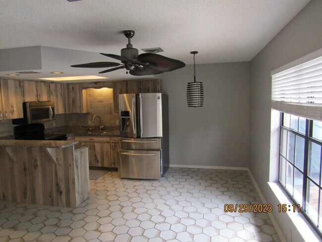 Foto del edificio - 813 Ormond St