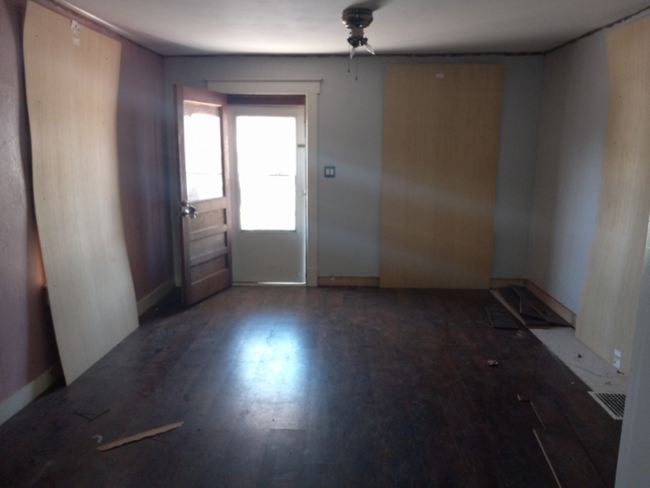 Building Photo - 323 McClure Ave