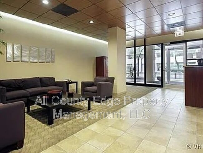Building Photo - 3110 N Sheridan Rd