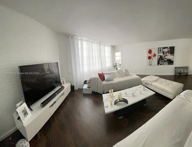 Foto del edificio - 2750 NE 183rd St
