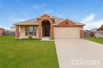 Building Photo - 605 W Grove Cir