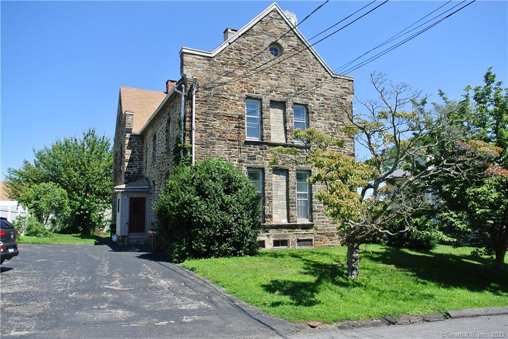 Primary Photo - 302 Soundview Ave