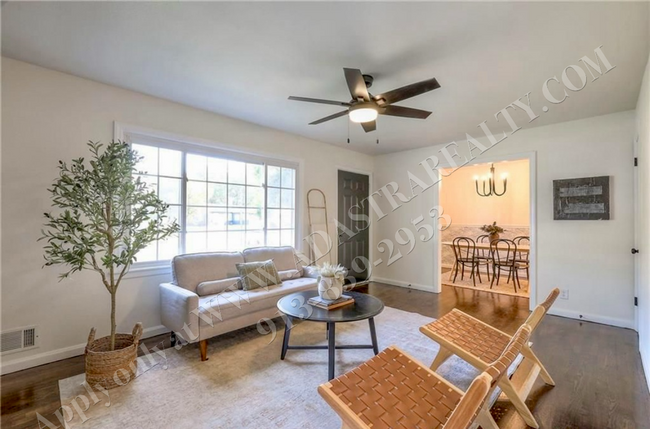 Building Photo - Stunningly Remodeled 3 Bed 1 Bath Home in ...