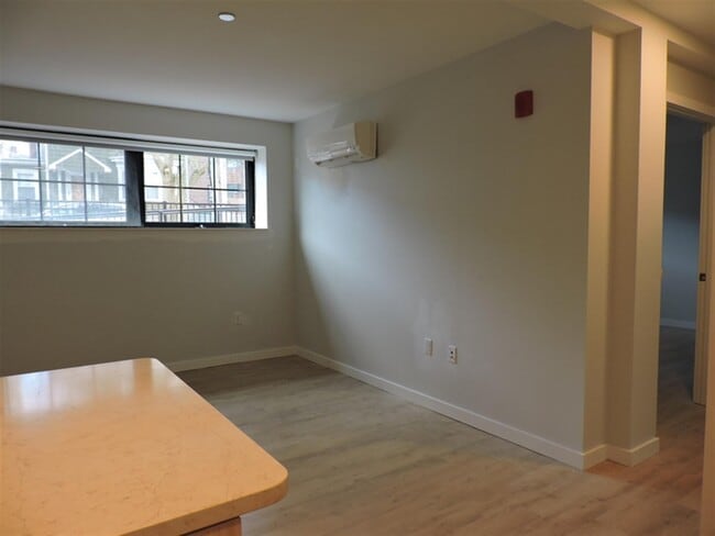 Building Photo - 9 Soden St