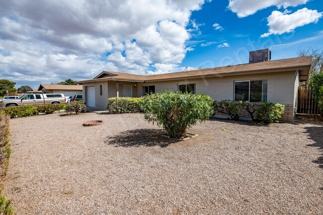 Building Photo - MOVE IN SPECIAL, $675 OFF FIRST MONTH