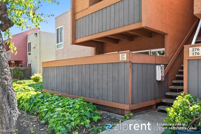 Foto del edificio - 476 Dempsey Rd