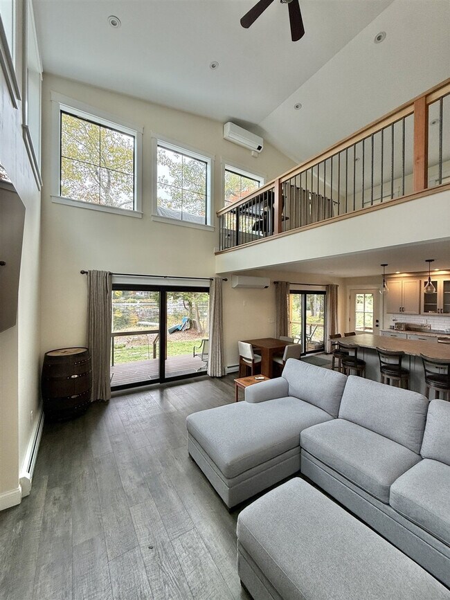 Foto del edificio - 304 NW River Rd