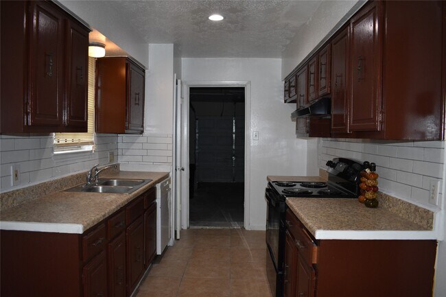 Building Photo - 1006 Kenforest Dr