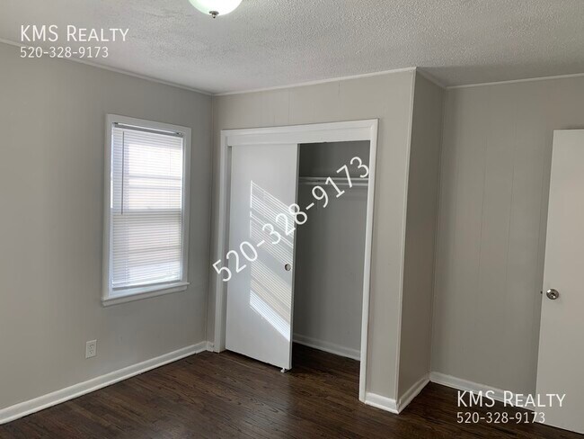 Foto del edificio - 7244 Bales Ave