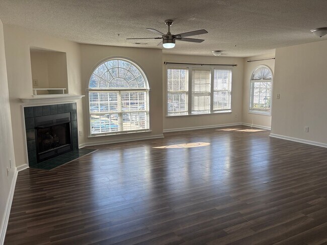 Building Photo - Apartment Located Close to Battleground Park