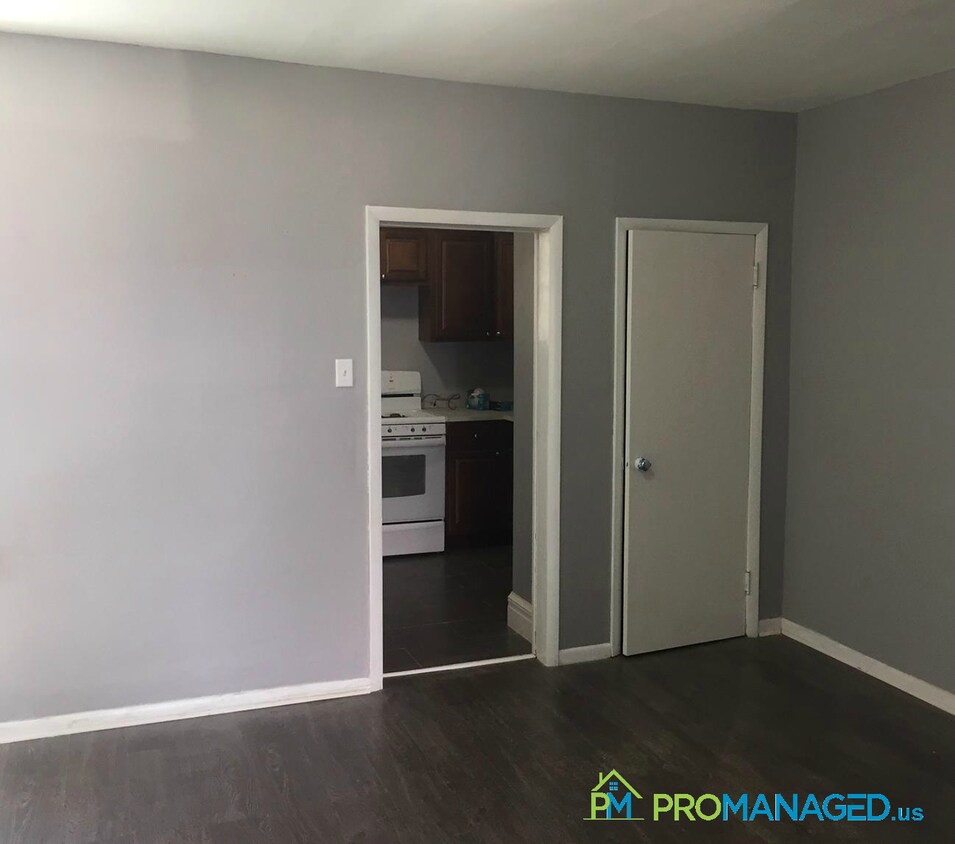 Foto principal - 7145 Gillespie St