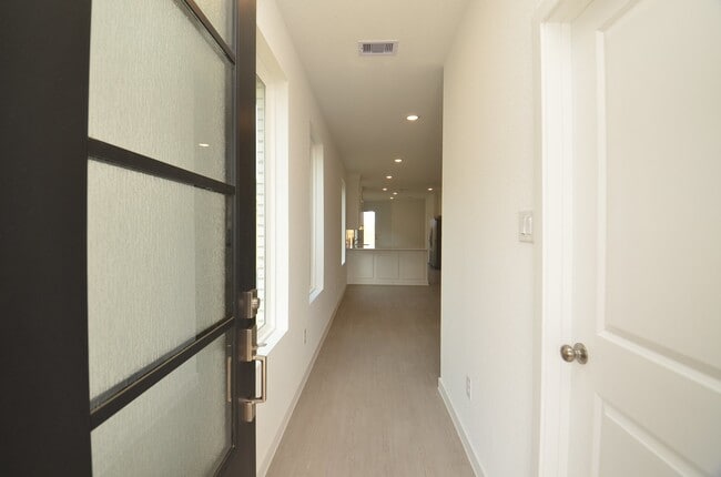 Building Photo - 29046 Bison Hvn Dr