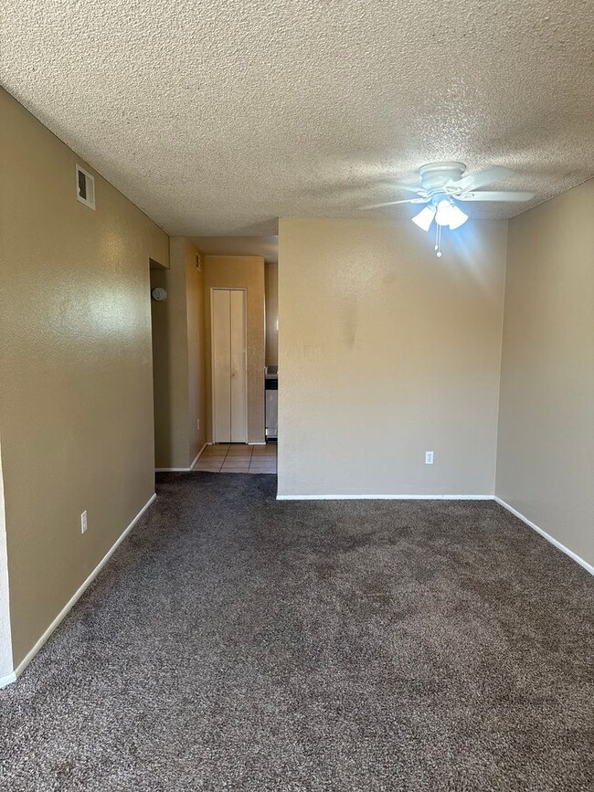 Foto del edificio - 2 BEDROOM UNIT IN CACTUS FLATS IN GLENDALE