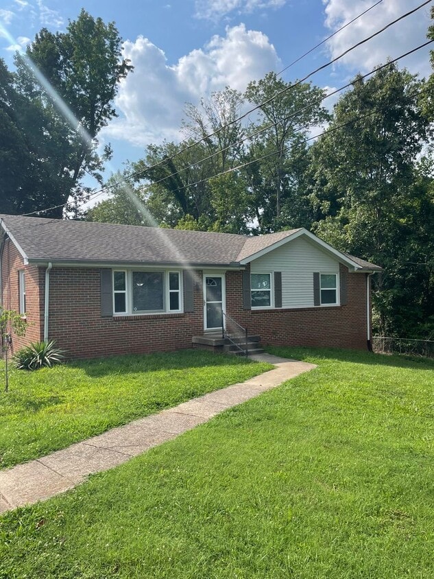 Primary Photo - 162 E Regent Drive -Showings Start 7/27