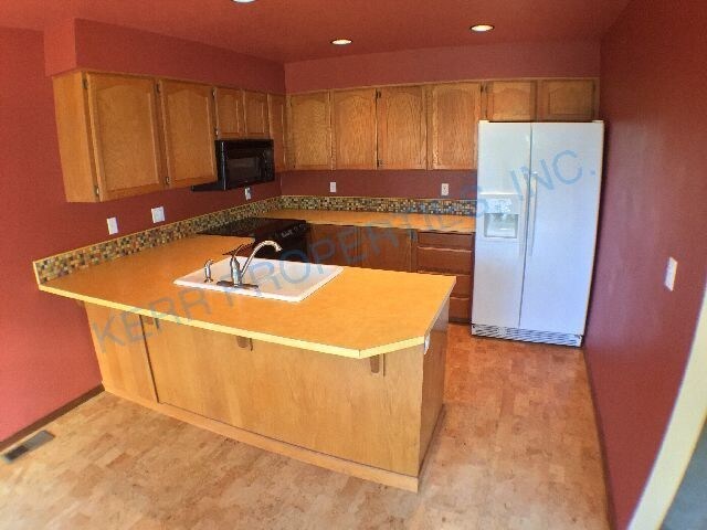 Foto del edificio - 7630 Ridgewood Dr