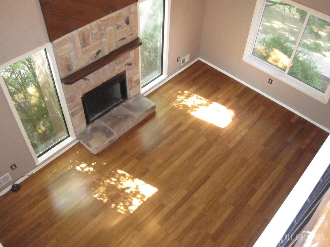 Foto principal - 202 Goldmine Ln