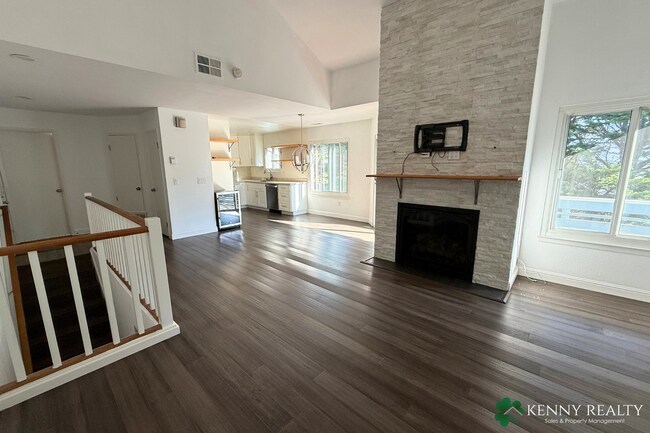 Foto del edificio - Bright 2 Bedroom, 1.5 Bathroom Home with O...