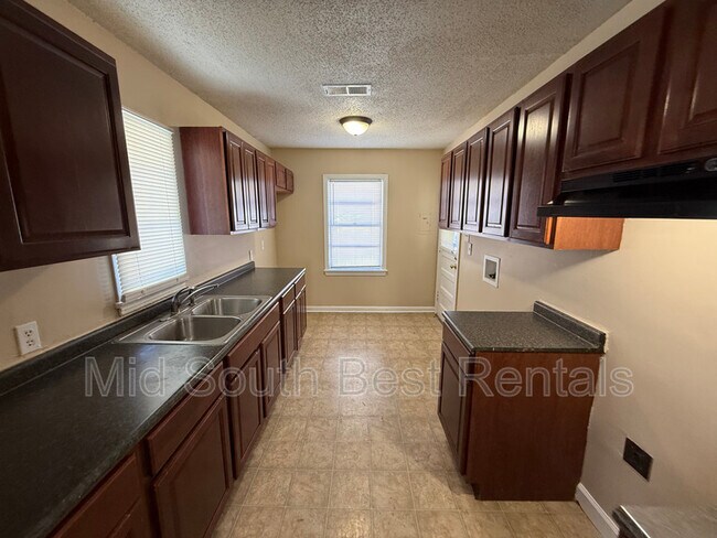 Building Photo - 3150 Ridgecrest St