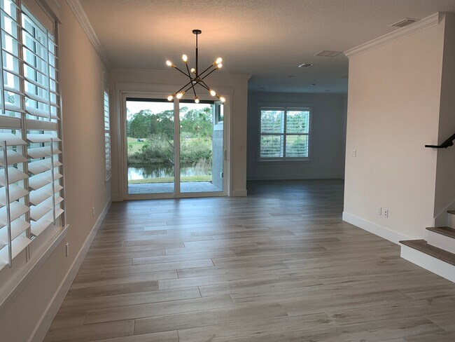 Foto del edificio - End Unit 3 bedroom Townhome