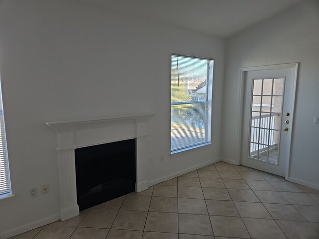Building Photo - 2 Bedroom, 2 bathroom Townhouse for Rent i...
