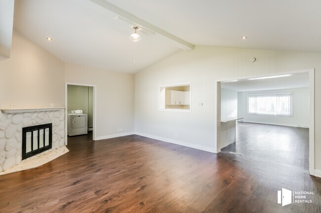 Foto del edificio - 15220 Ridgeway Ave