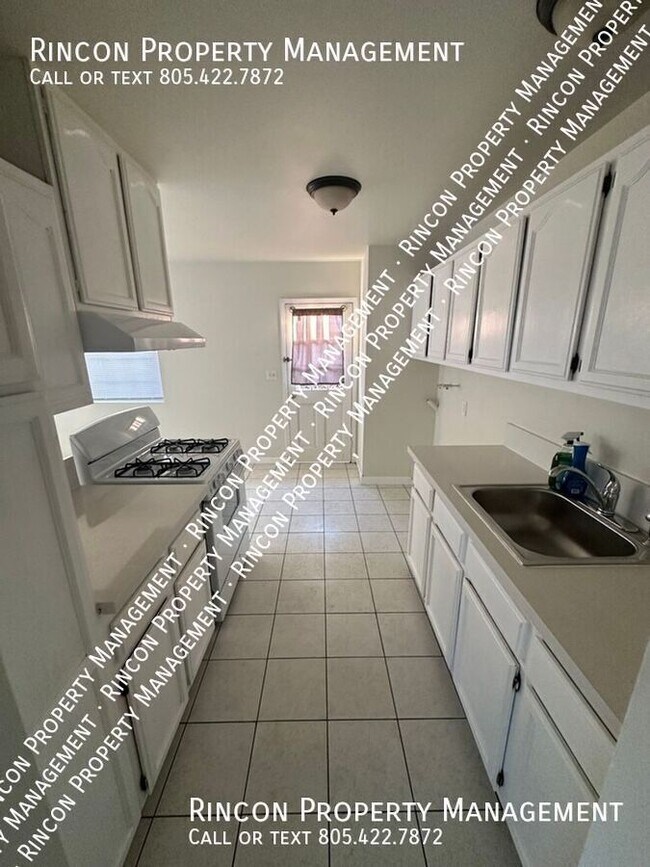 Building Photo - Available Now!!! 2 Bedroom Duplex Home in ...