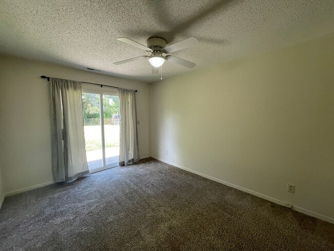 Foto del edificio - 4 bedroom, 2 bath House