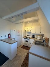 Building Photo - 6 Sunnyside Pl