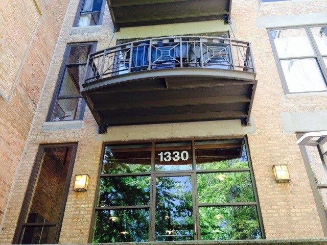 Building Photo - 1330 W Monroe St