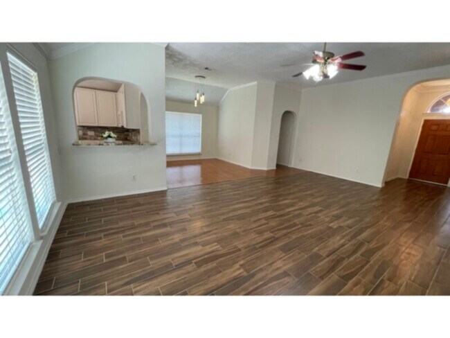 Building Photo - Beautiful Single Story Home in Park Glen