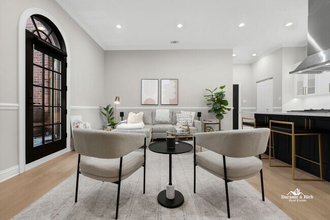 Building Photo - Luxurious Penthouse Retreat in the Heart of Chicago's Desirable Near West Side