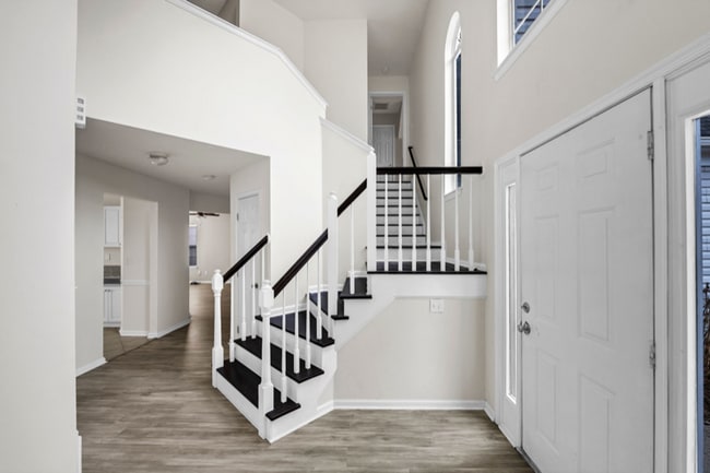 Building Photo - 3136 Sacramento Dr