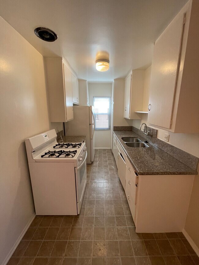 Building Photo - 1309 11th St