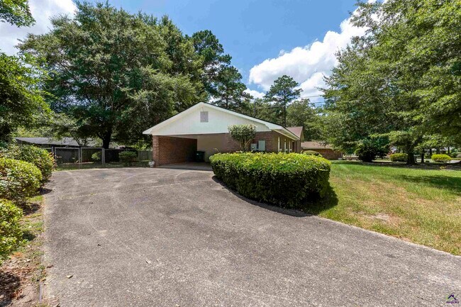 Foto del edificio - 1726 Greenwood Cir