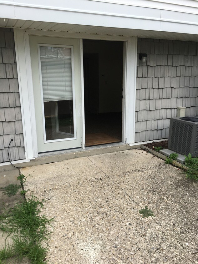 Primary Photo - 3 bedroom townhouse Colearain